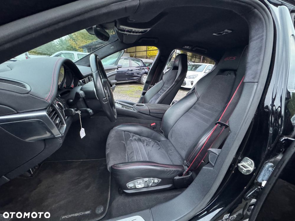 Porsche Panamera GTS PDK - 12