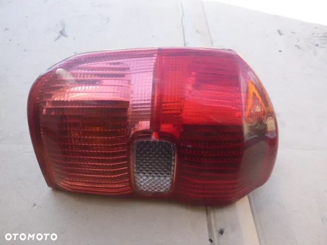 LAMPA LEWY TYŁ LEWA TYLNA TOYOTA RAV4 II - 8