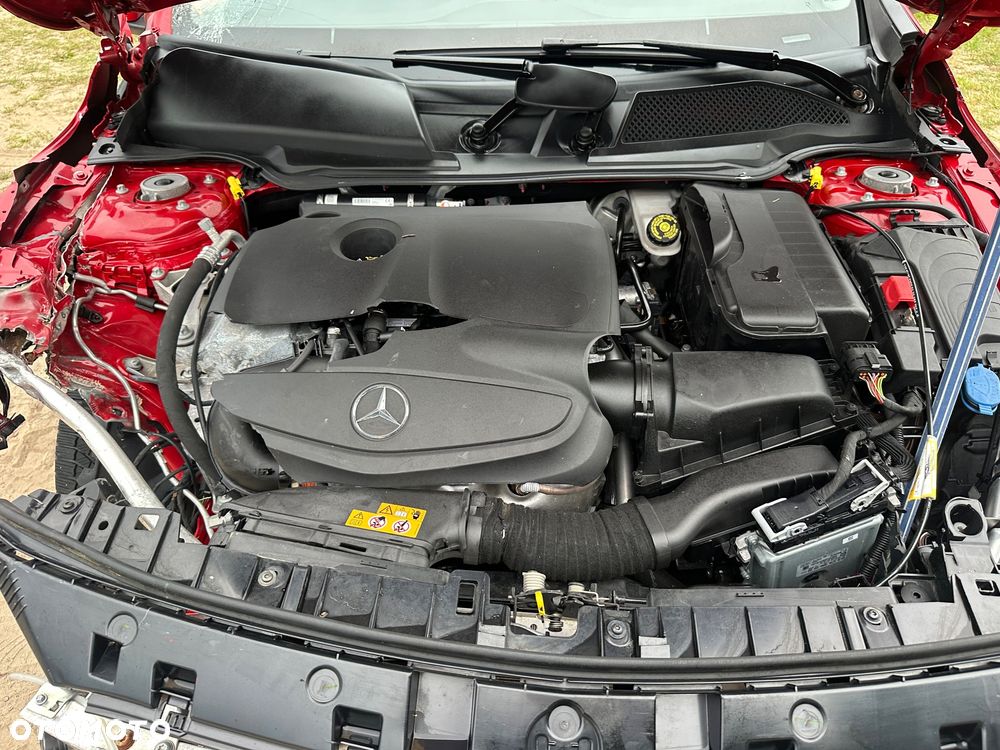 Mercedes-Benz GLA 180 7G-DCT UrbanStyle Edition - 26