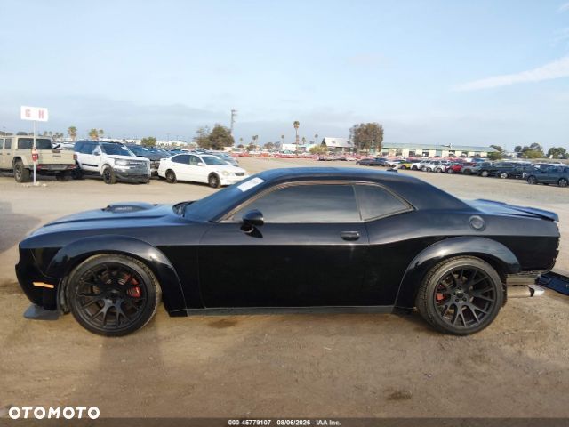 Dodge Challenger - 8