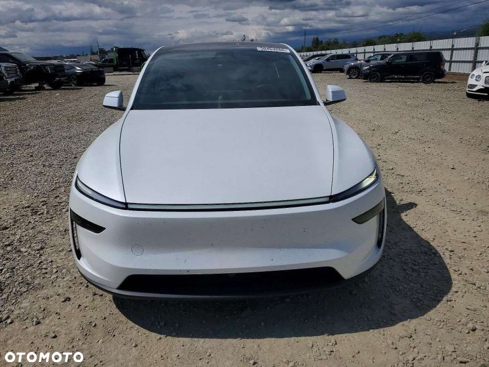 Tesla Model Y - 4