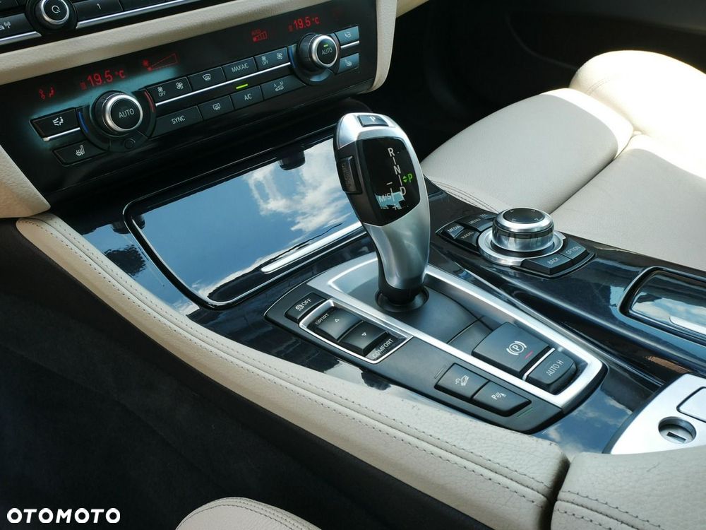 BMW Seria 5 520d xDrive - 6