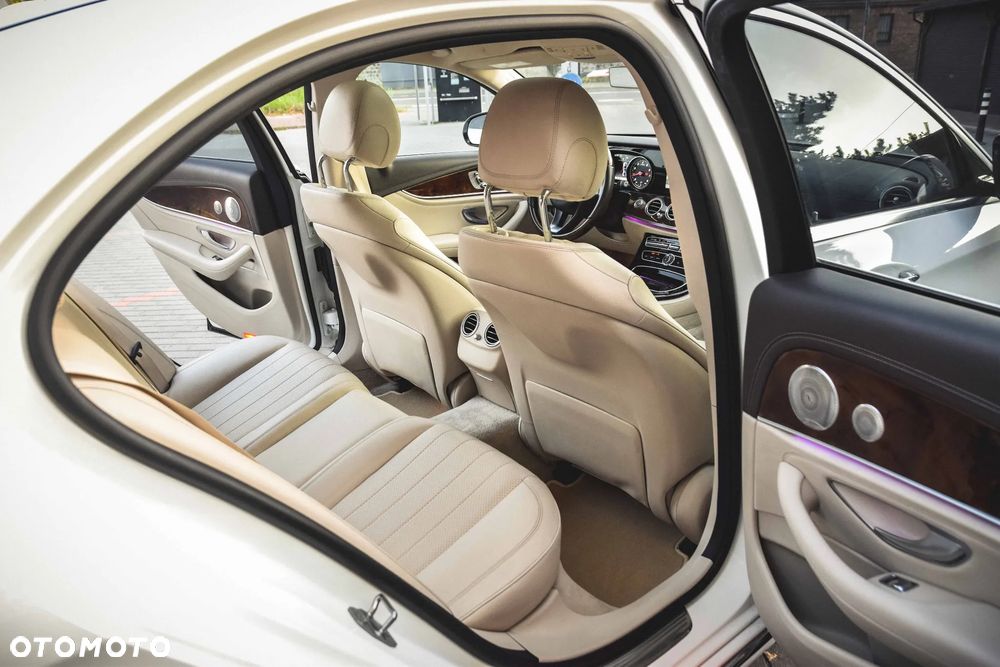 Mercedes-Benz Klasa E 300 9G-TRONIC Avantgarde - 23