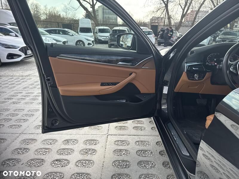 BMW Seria 5 518d mHEV - 12