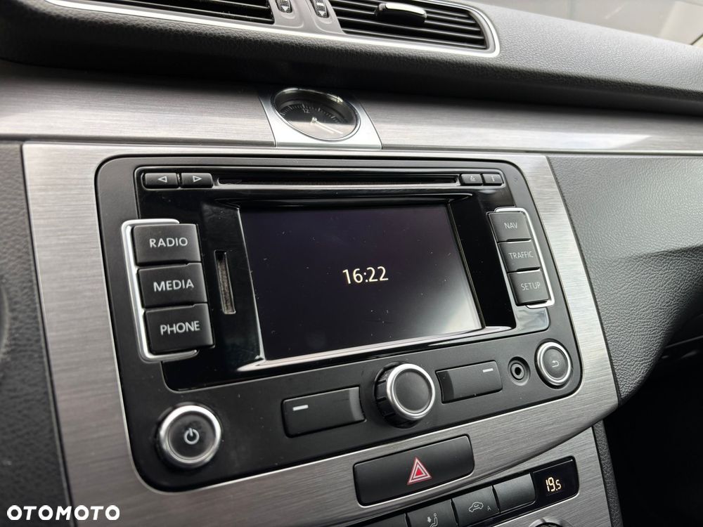 Volkswagen Passat 2.0 TDI Comfortline - 32