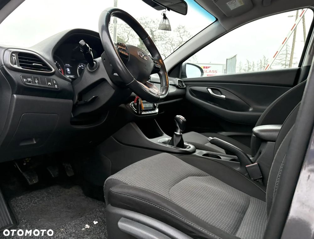 Hyundai i30 1.6 D Classic + - 11