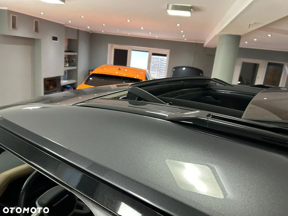 Land Rover Defender 3.0 D250 mHEV X-Dynamic HSE - 17