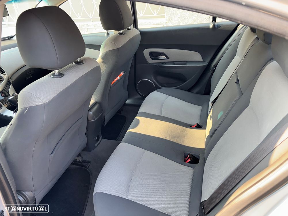 Chevrolet Cruze 1.6 LS - 9