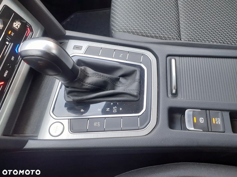 Volkswagen Passat - 21