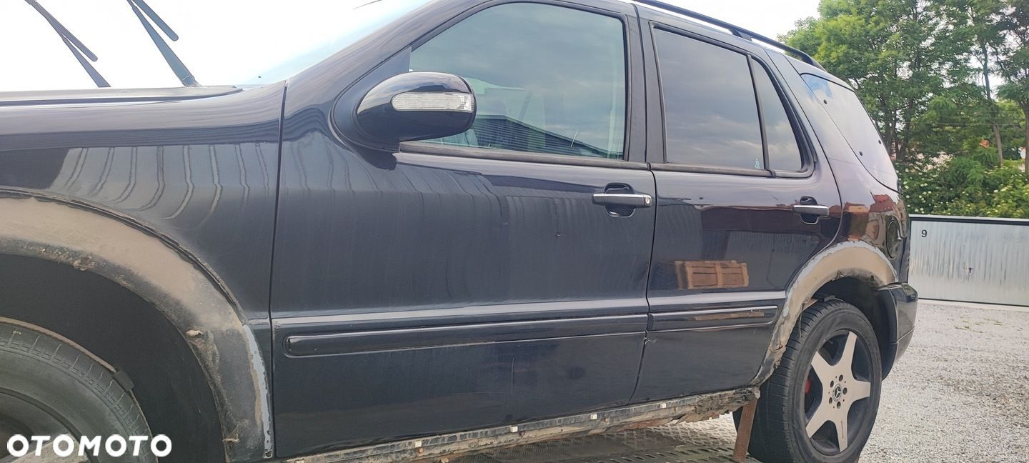 SZYBA DRZWI LEWY PRZÓD MERCEDES ML W163 LIFT LEWA - 1