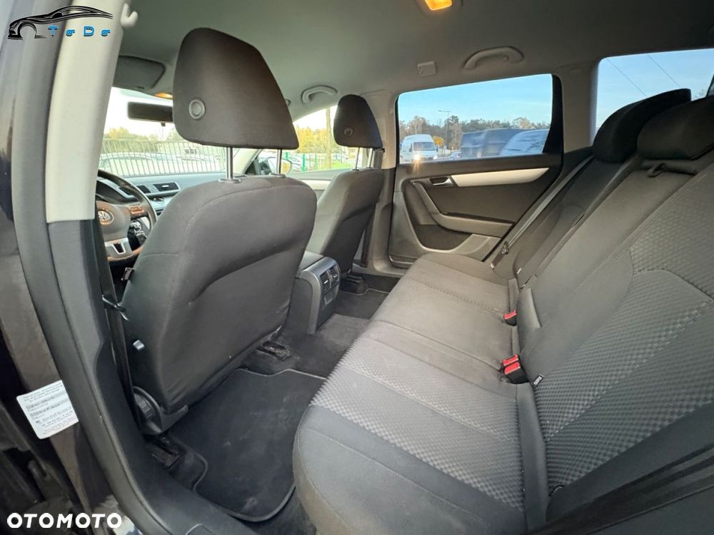 Volkswagen Passat 1.6 TDI DPF BlueMot Highline - 23