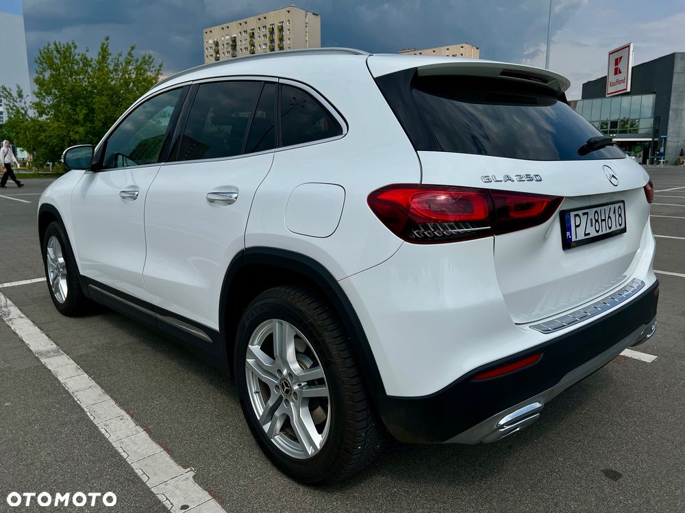 Mercedes-Benz GLA 250 8G-DCT - 4