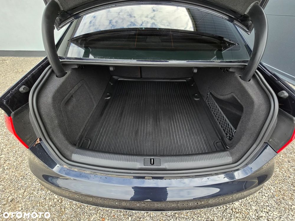 Audi A4 Limousine - 30