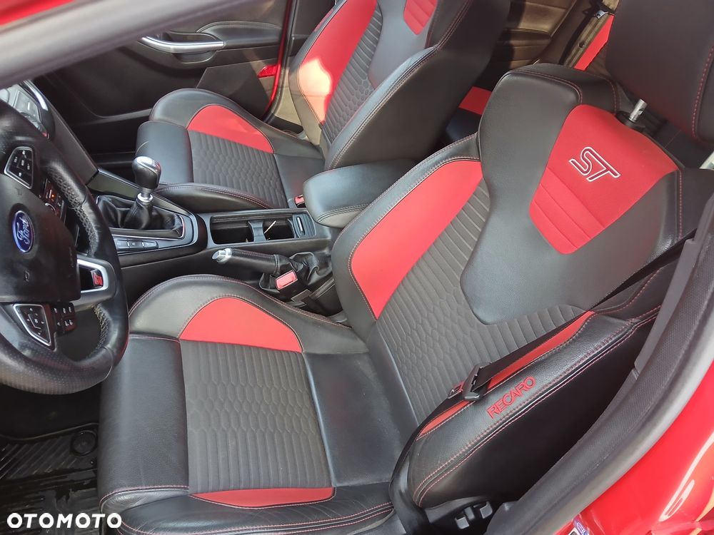 Ford Focus 2.0 EcoBoost ST mit Leder-Sport-Paket - 3
