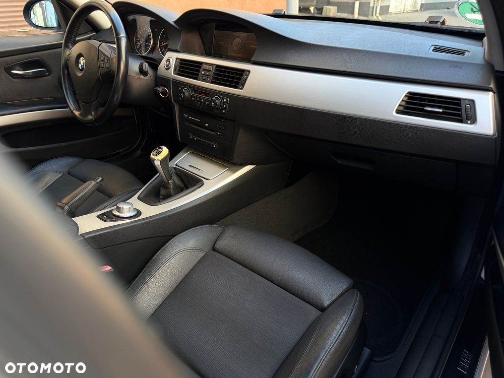 BMW Seria 3 325i - 35