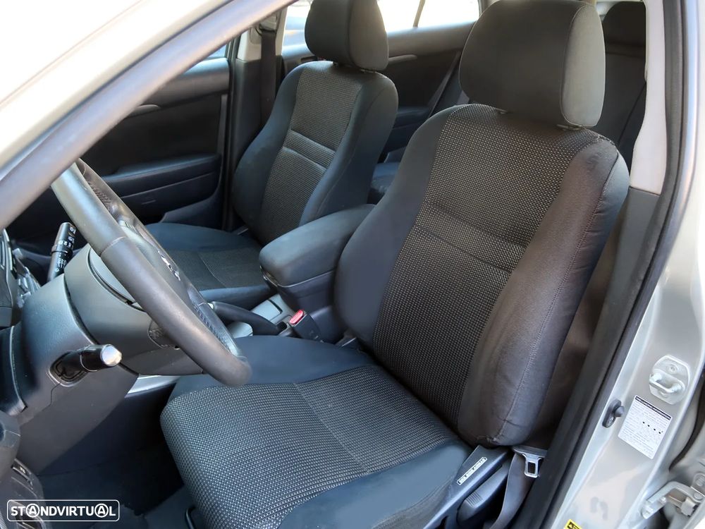 Toyota Avensis SW 2.0 D-4D Sol - 13