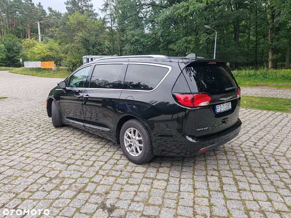 Chrysler Pacifica - 5