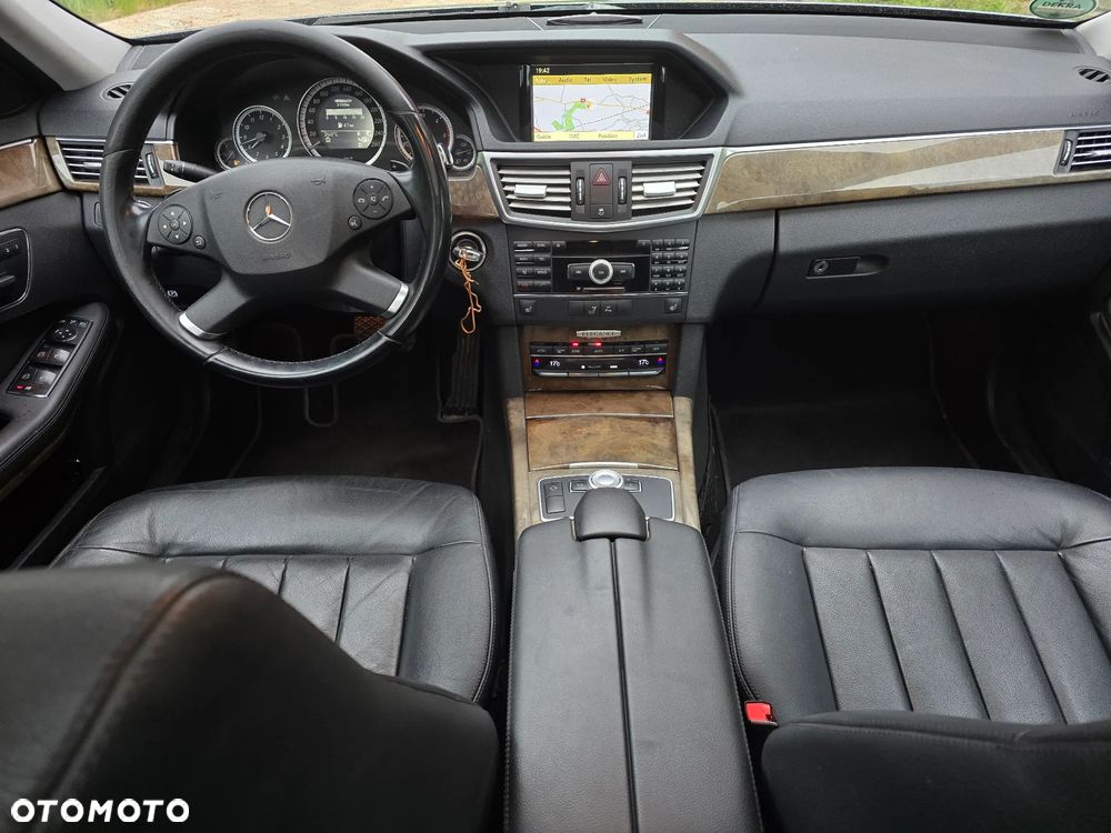 Mercedes-Benz Klasa E 350 CDI DPF BlueEFFICIENCY 7G-TRONIC Elegance - 33