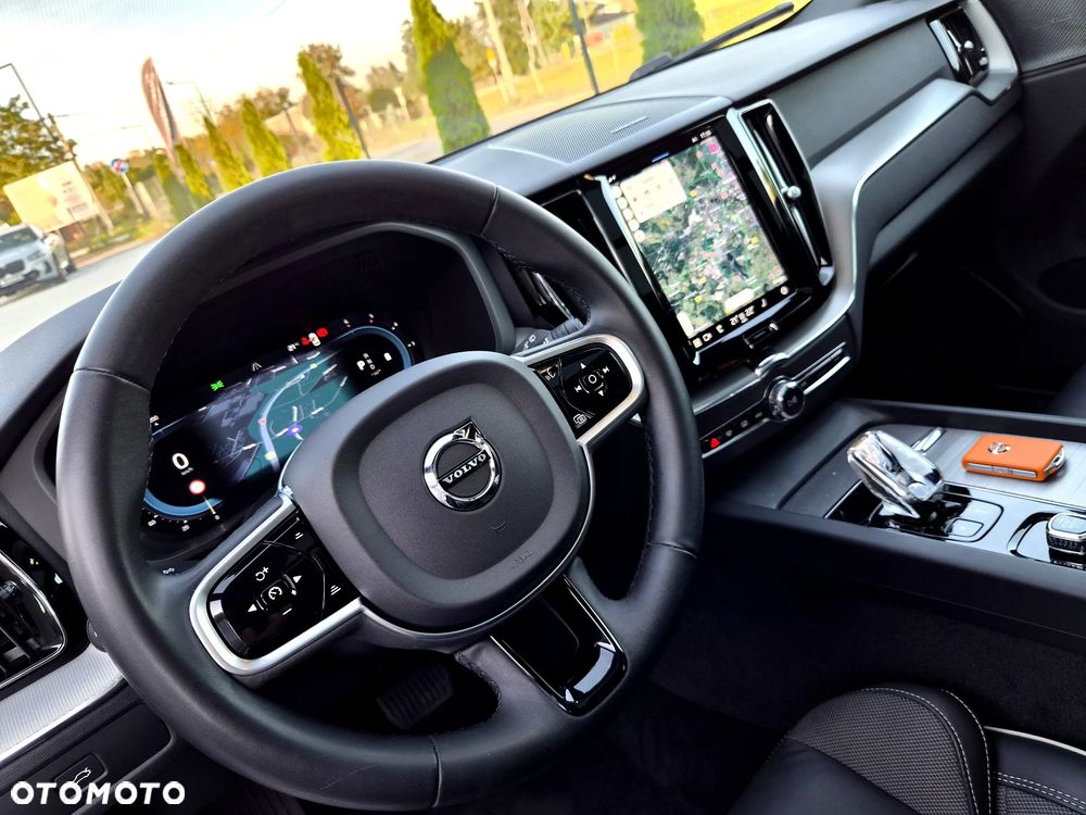 Volvo XC 60 B4 D Plus Dark - 24