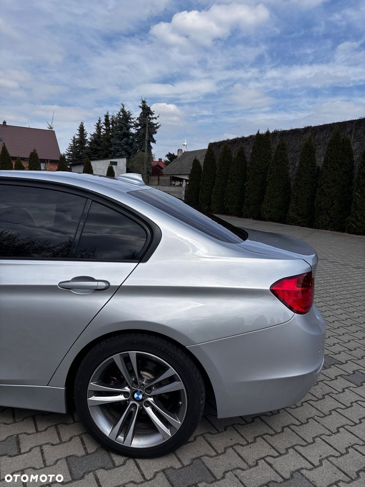 BMW Seria 3 320d DPF Efficient Dynamics Edition - 9