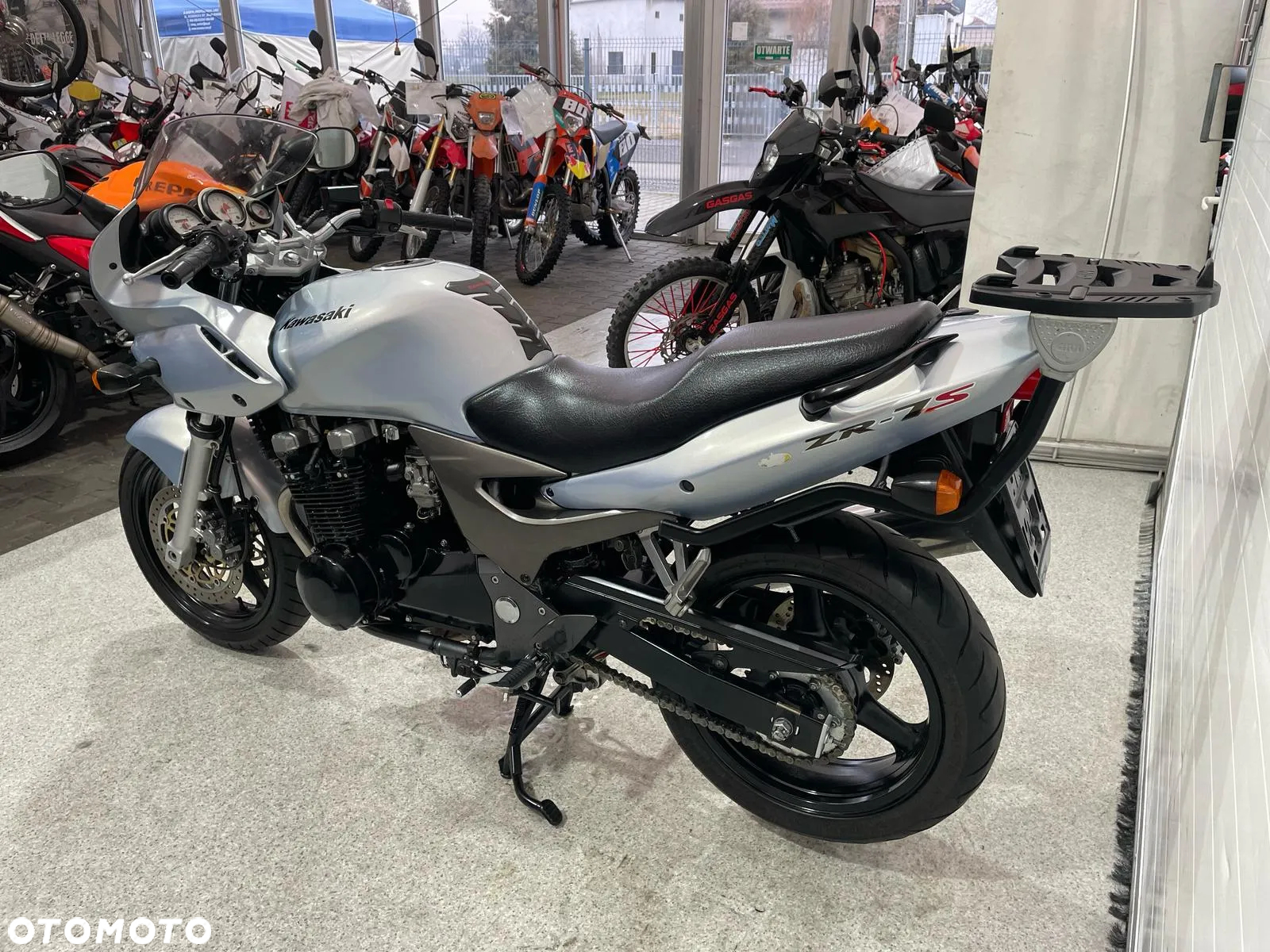 Kawasaki ZR - 19