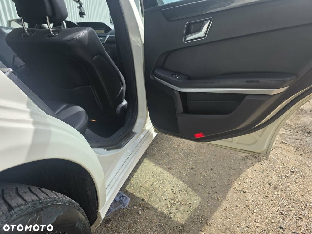 Mercedes-Benz Klasa E 220 CDI DPF BlueEFFICIENCY Automatik - 3