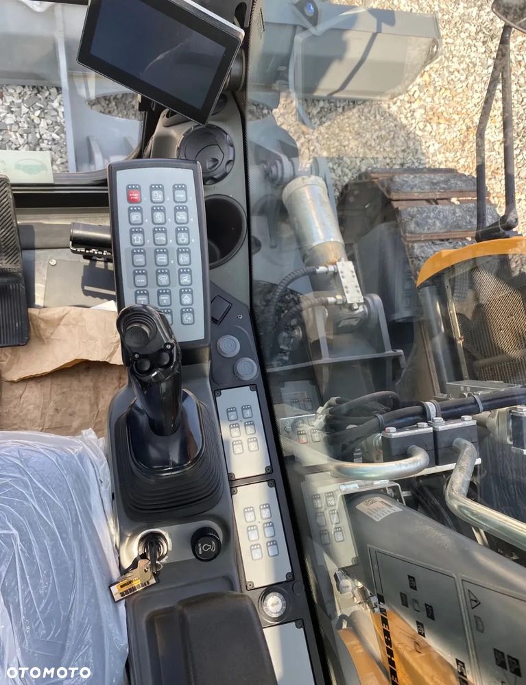 Liebherr R 914 Compact - 12