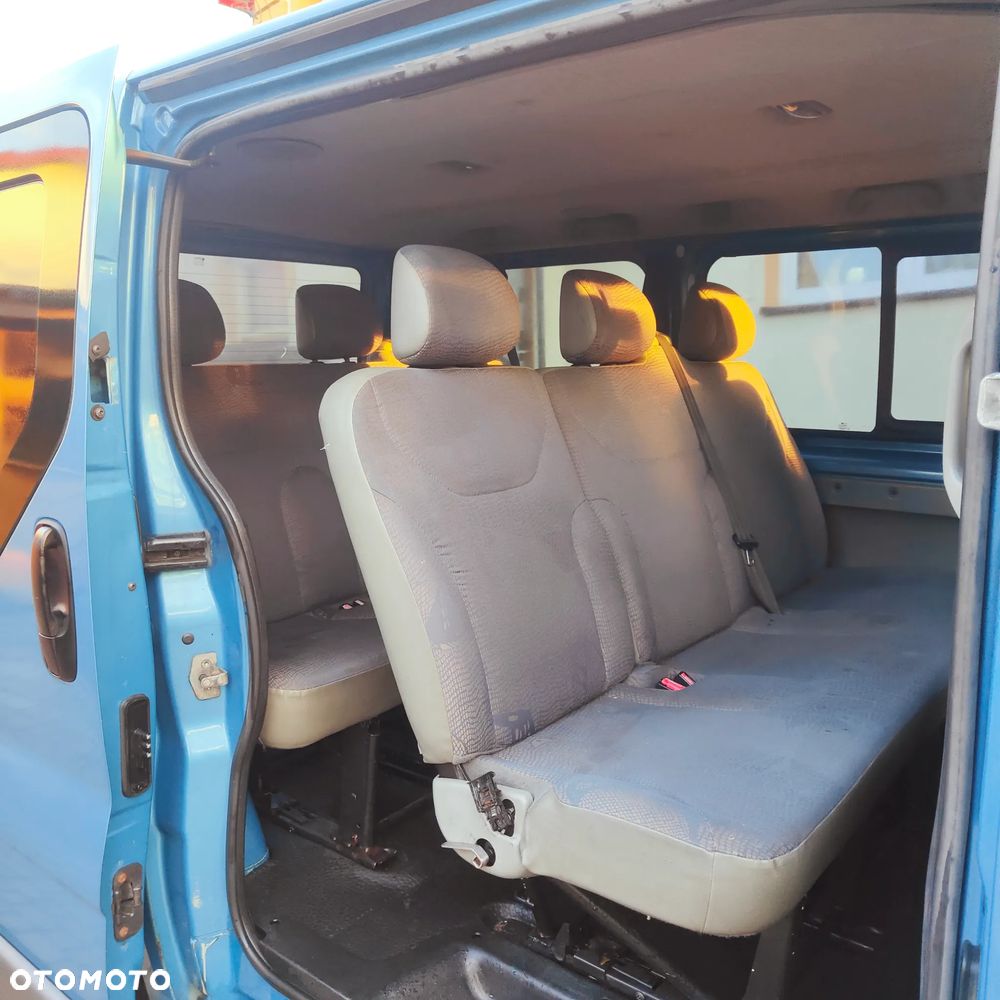 Renault Trafic Passenger - 8