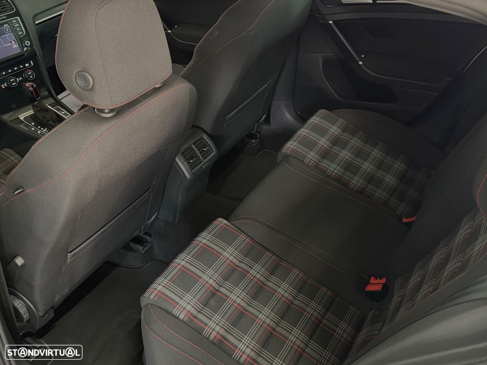VW Golf GTI Performance BlueMotion DSG - 10
