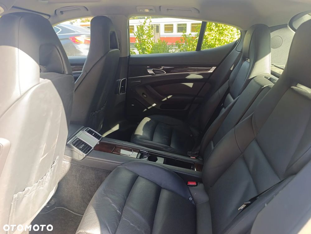 Porsche Panamera 4 - 9