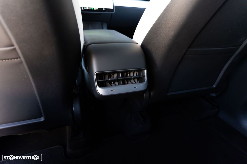 Tesla Model Y Long Range Dual Motor AWD - 23
