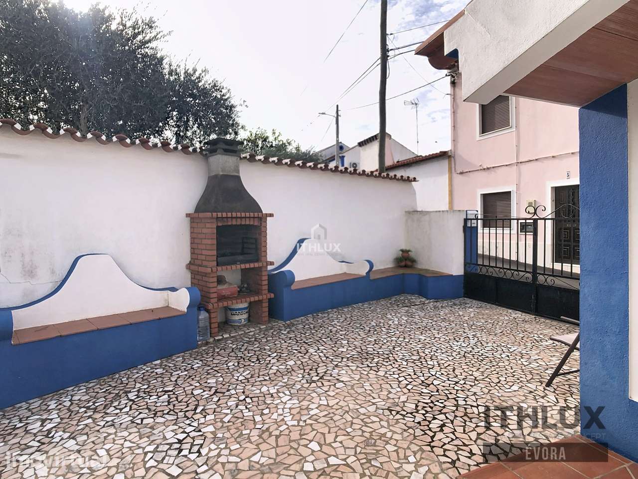 Duas Moradias localizadas em São Romão/Ciladas, Vila Viçosa com área b - Grande imagem: 3/13