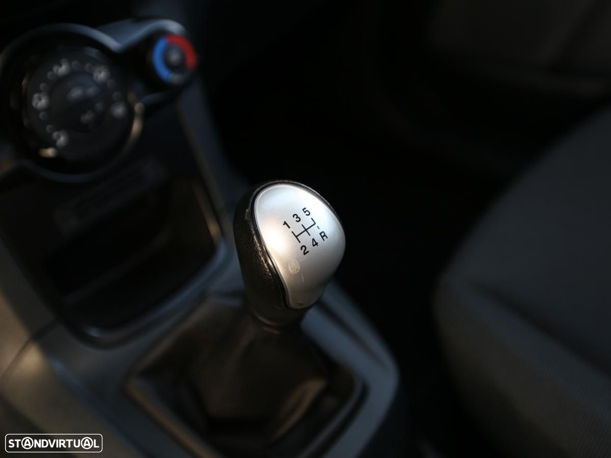 Ford Fiesta Van - 11