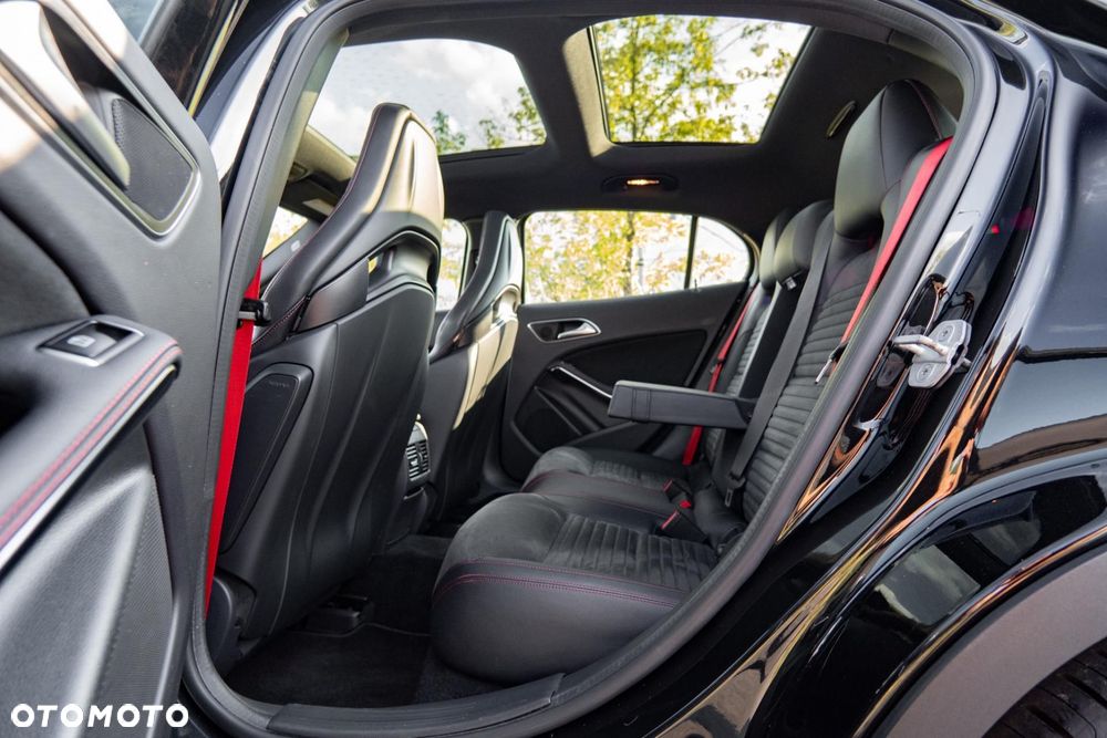 Mercedes-Benz GLA 45 AMG 4-Matic Edition 1 - 15