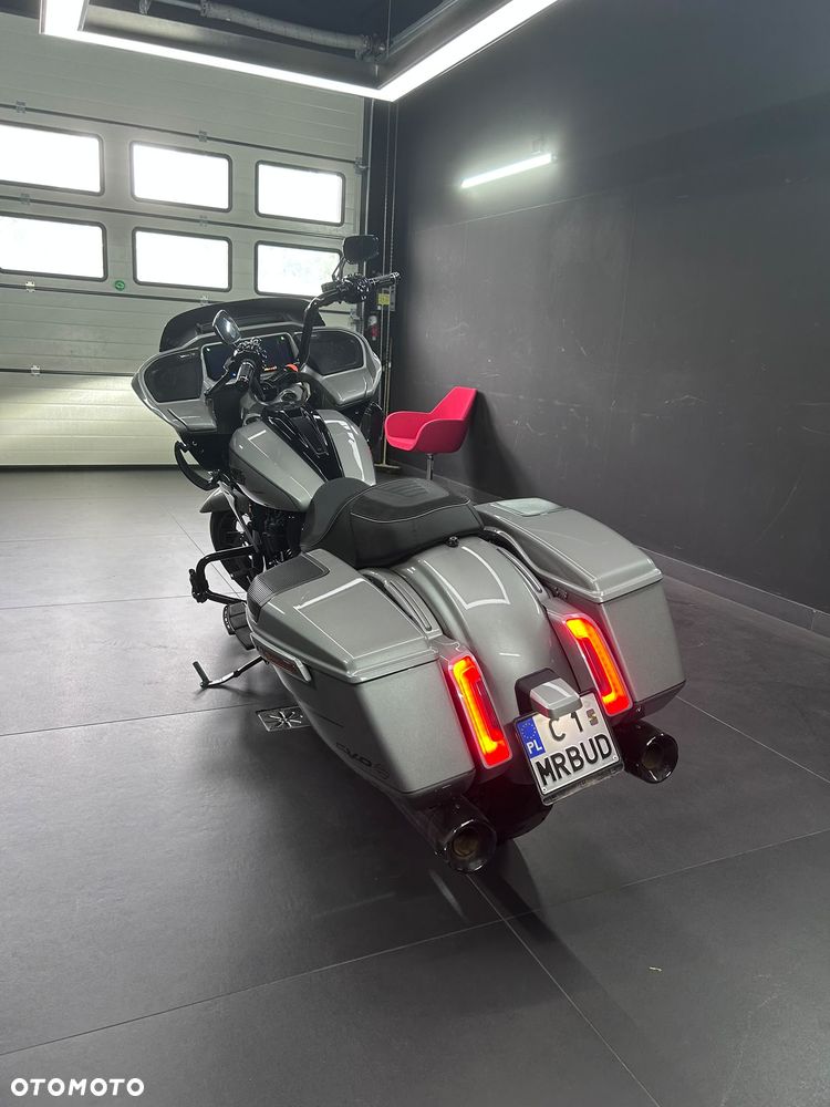 Harley-Davidson Touring Road Glide - 14