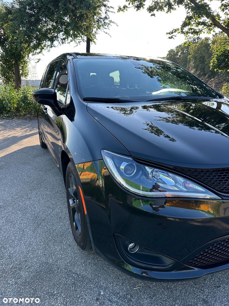 Chrysler Pacifica - 10
