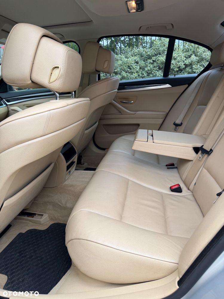 BMW Seria 5 528i xDrive Sport-Aut - 11