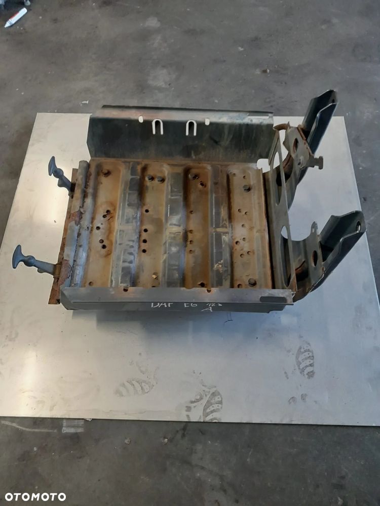 SKRZYNKA PODSTAWA AKUMULATORÓW DAF LF EURO 6 - 3