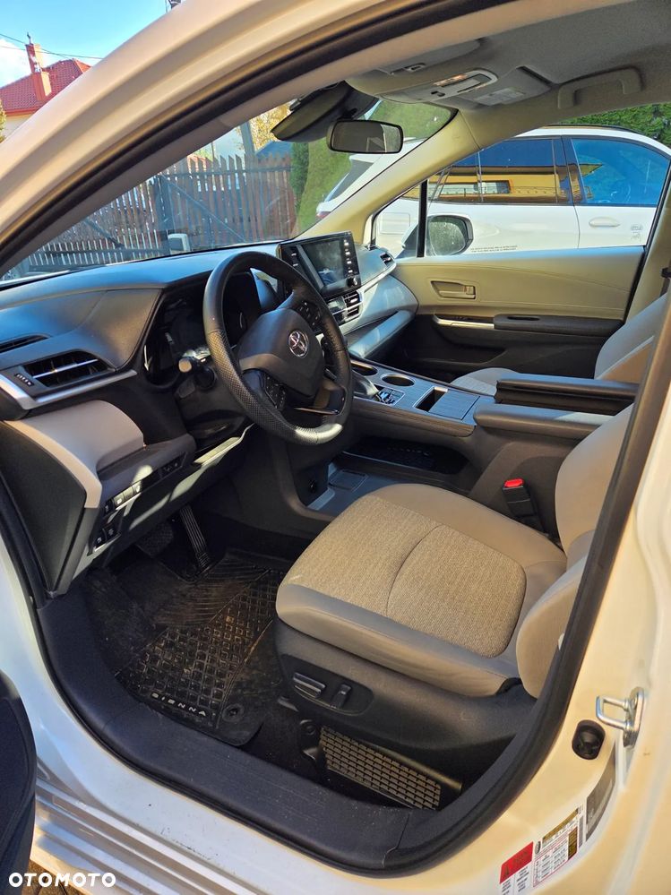Toyota Sienna - 12