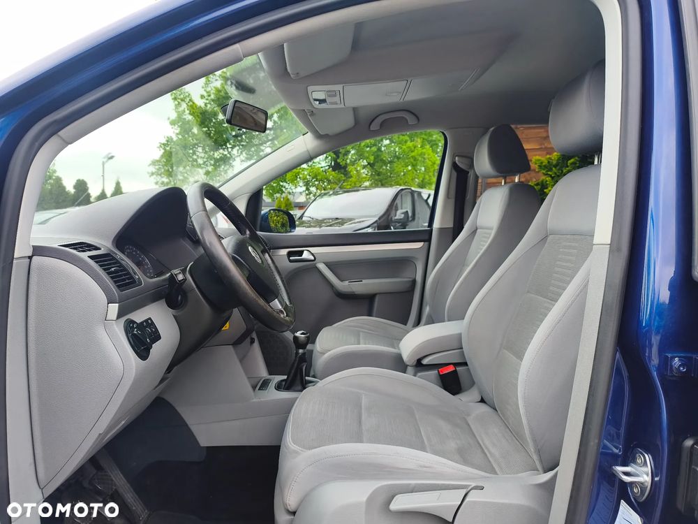 Volkswagen Touran 2.0 TDI DPF Highline - 23
