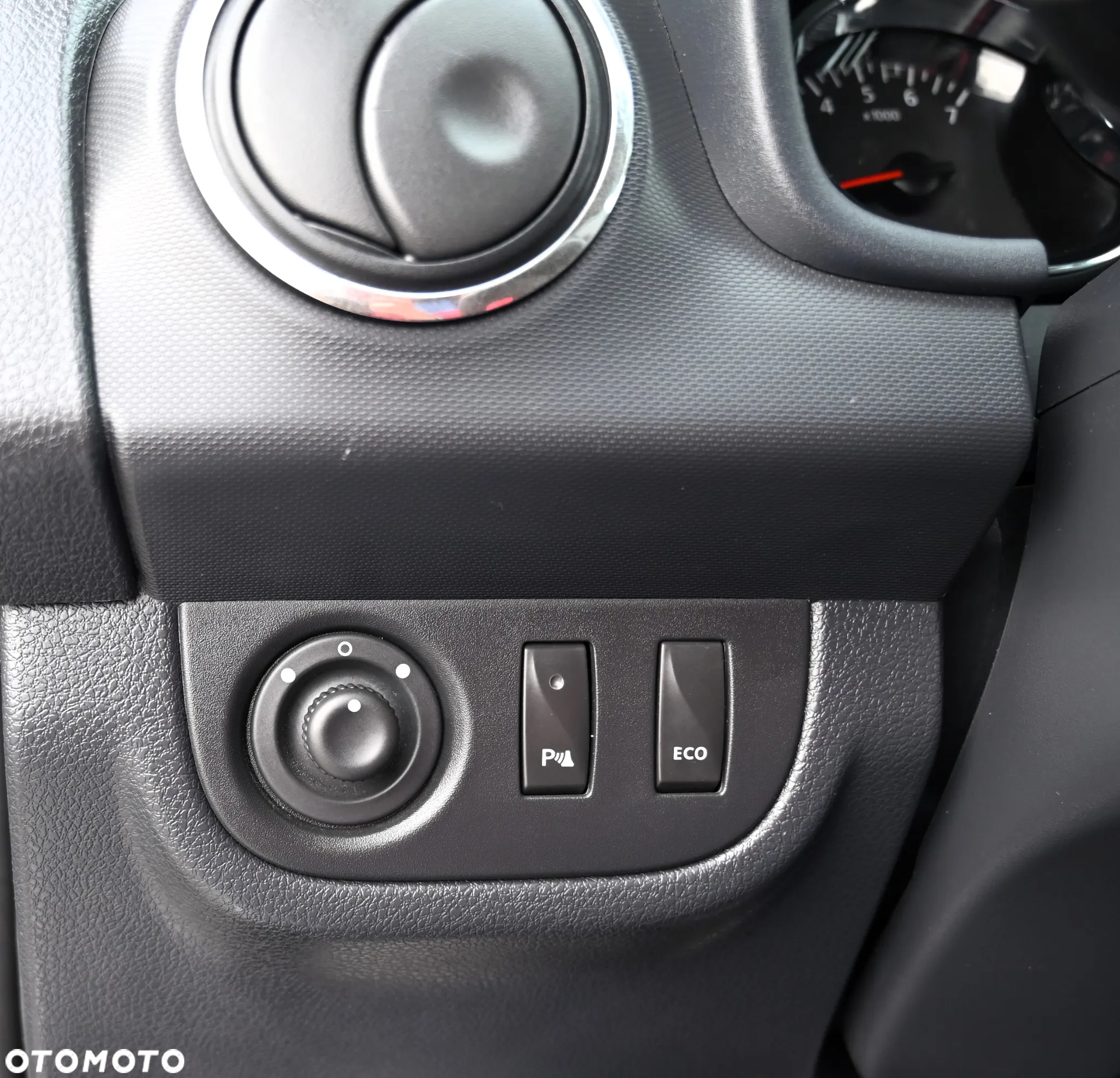 Dacia Sandero - 32