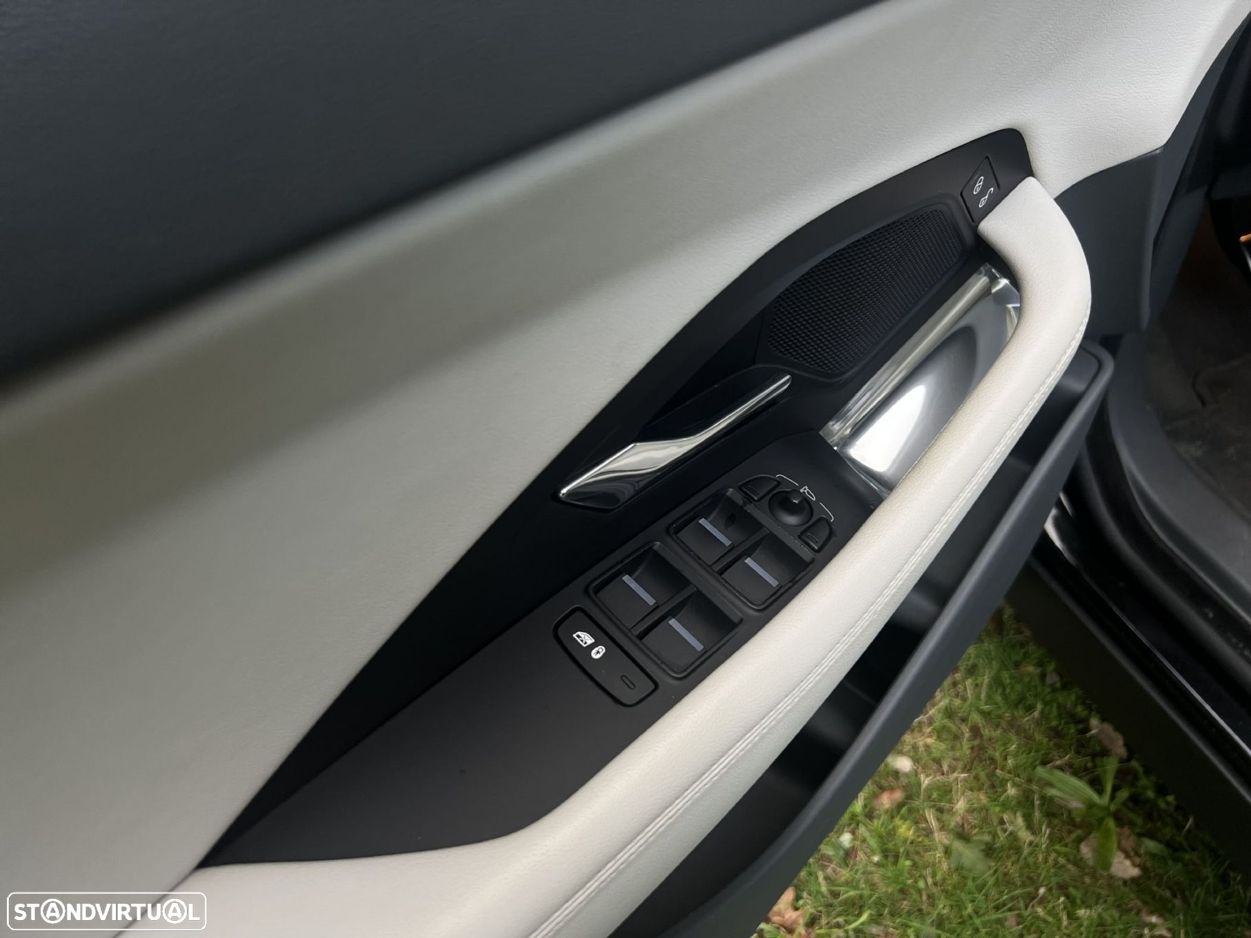 Jaguar E-Pace 2.0 i4D R-Dynamic S - 37