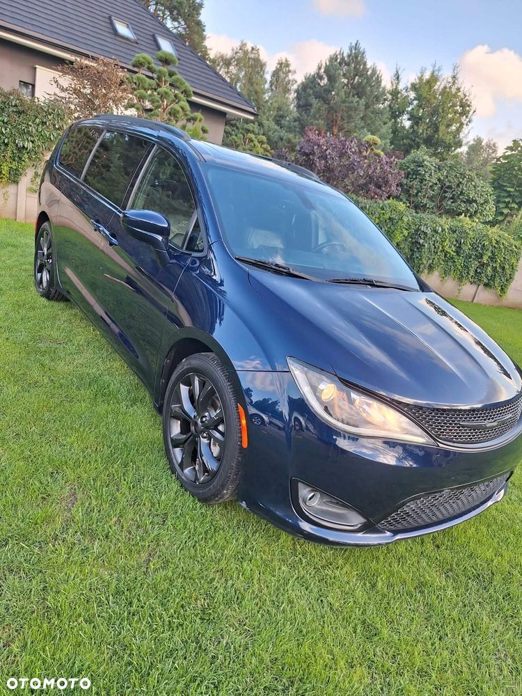 Chrysler Pacifica - 1