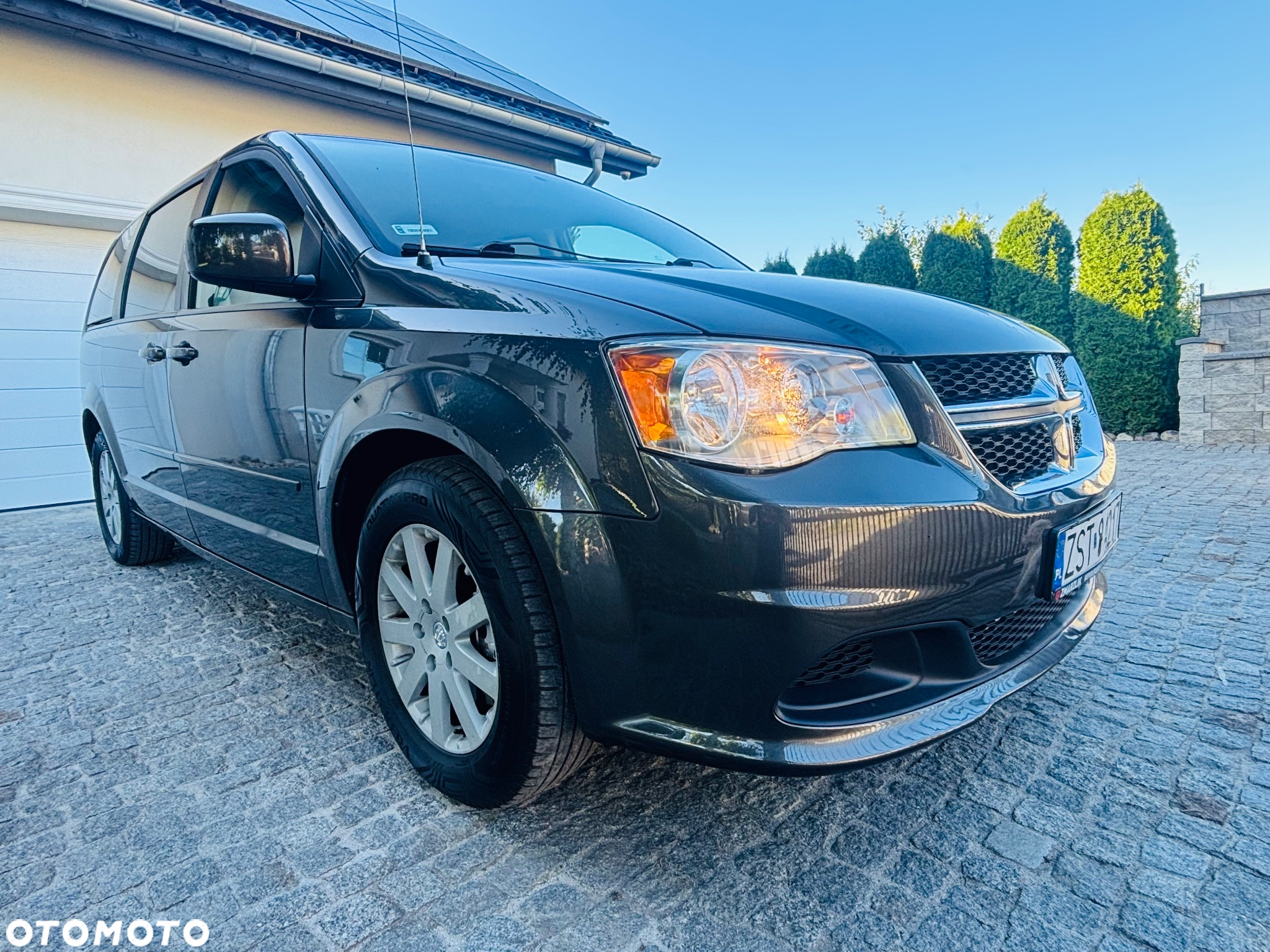 Dodge Grand Caravan - 8
