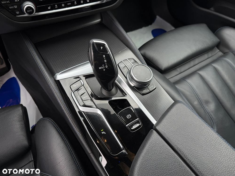 BMW Seria 5 540d xDrive mHEV M Sport sport - 22