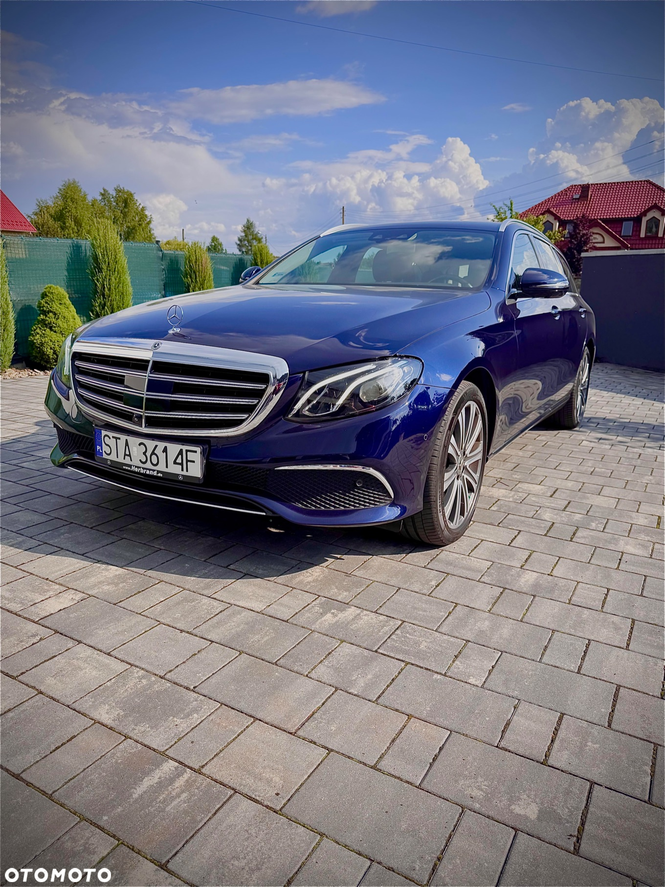 Mercedes-Benz Klasa E 400 4Matic T 9G-TRONIC Exclusive - 2