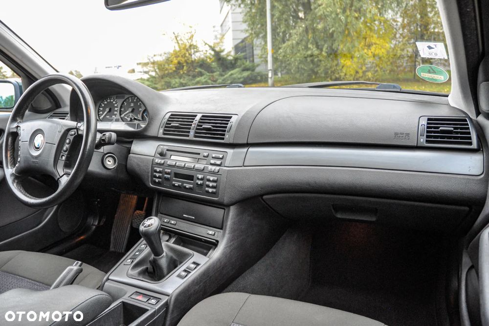 BMW Seria 3 316i Touring - 10