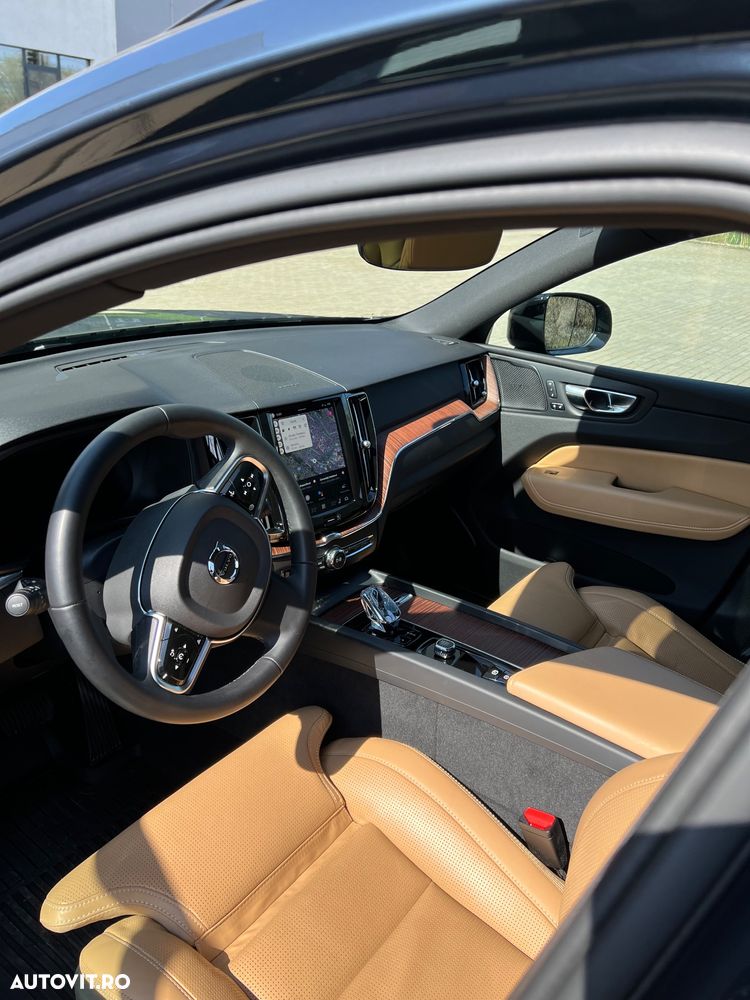 Volvo XC 60 T6 AWD Recharge Plus Dark - 23