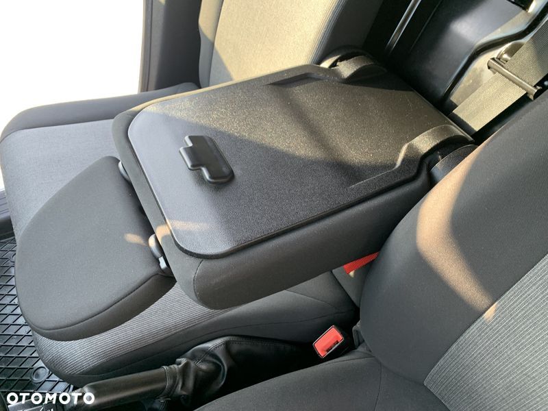 Fiat DOBLO VAN 3 osobowy VAT-1 Homologacja cięż. MOCNY SILNIK 1.6 MultiJet, 105KM Emisja spalin Euro6, Skrzynia biegów 6-cio stopniowa! ORYGINALNA ZABUDOWA PAKI, BOCZNE DRZWI PRZESUWNE, RADIO Z EKRANEM DOTYKOWYM , MULTIFUNKCYJNA KIEROWNICA - 21