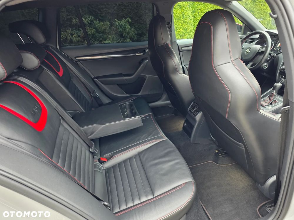 Skoda Octavia 2.0 TDI DSG RS - 22